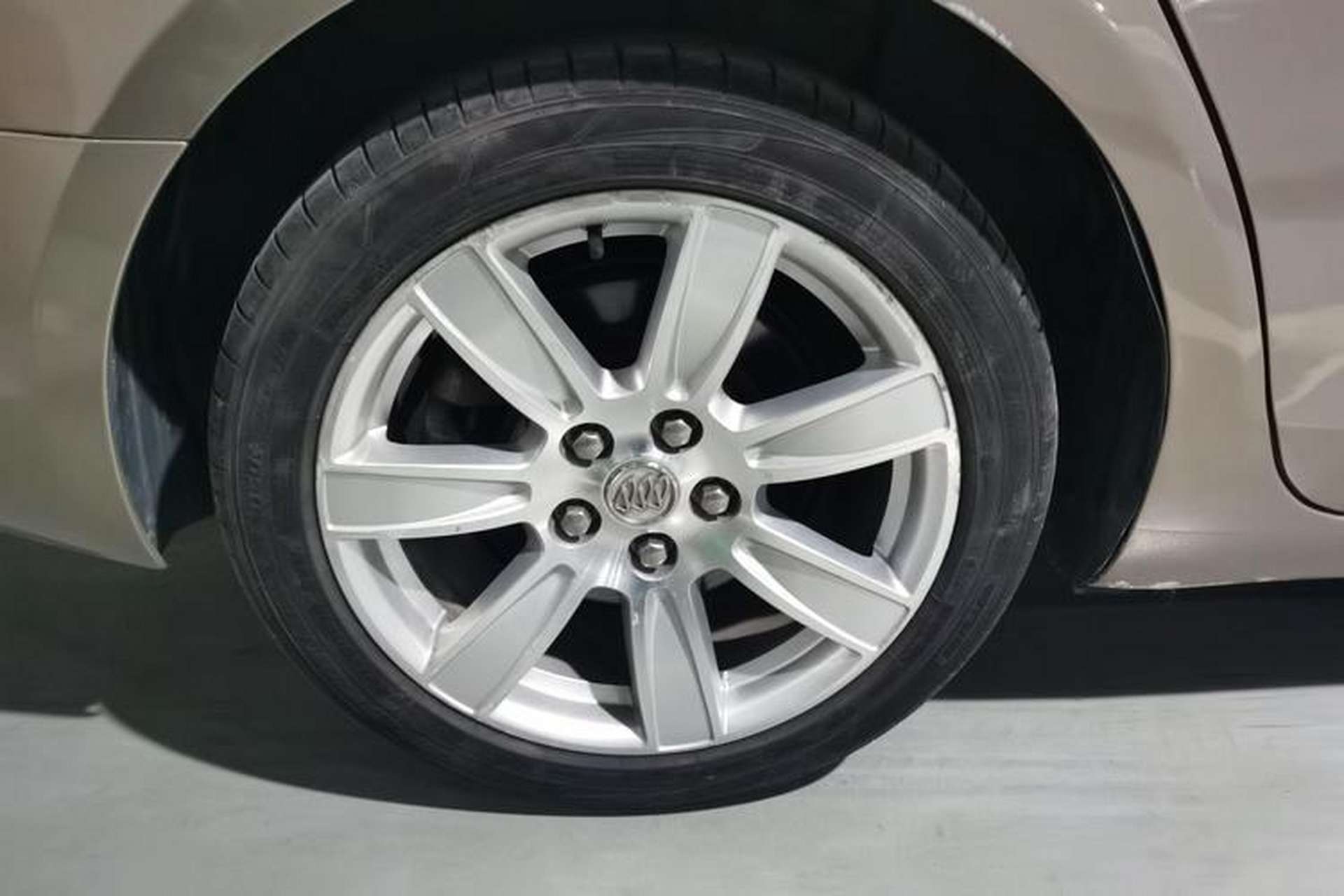 Used Buick LaCrosse 2012 2.4L SIDI Luxury Edition Right Rear Wheel Hub