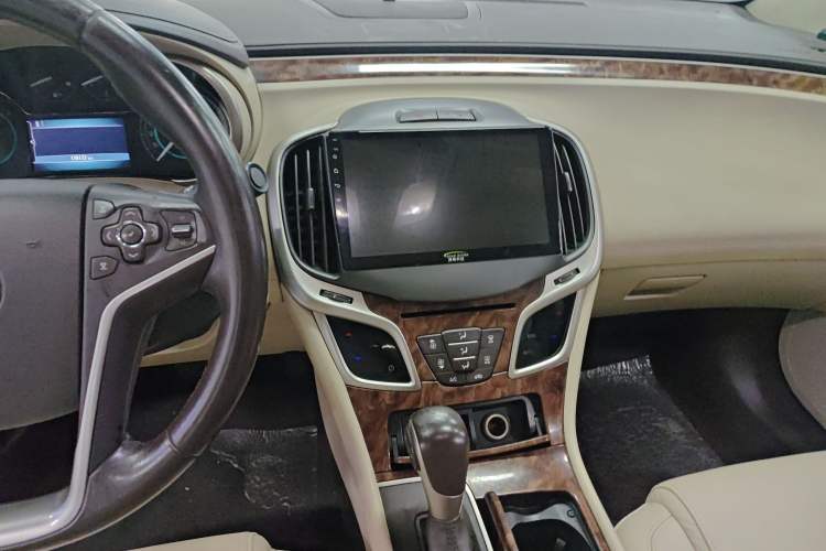 Used Buick LaCrosse 2013 2.4L SIDI Leading Comfort Version Audio And AC Panel