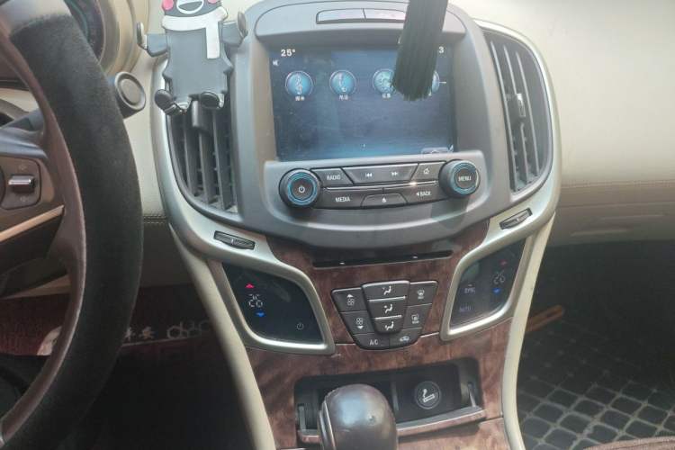 Used Buick LaCrosse 2013 2.4L SIDI Leading Comfort Version Audio And AC Panel