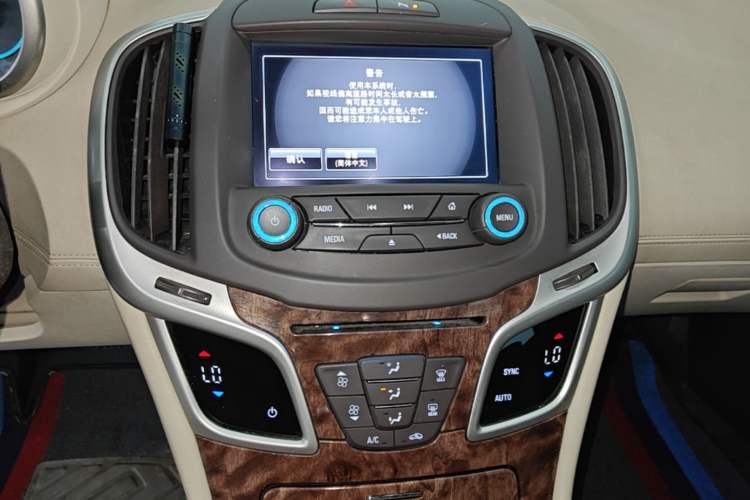 Used Buick LaCrosse 2013 2.4L SIDI Leading Comfort Version Audio And AC Panel