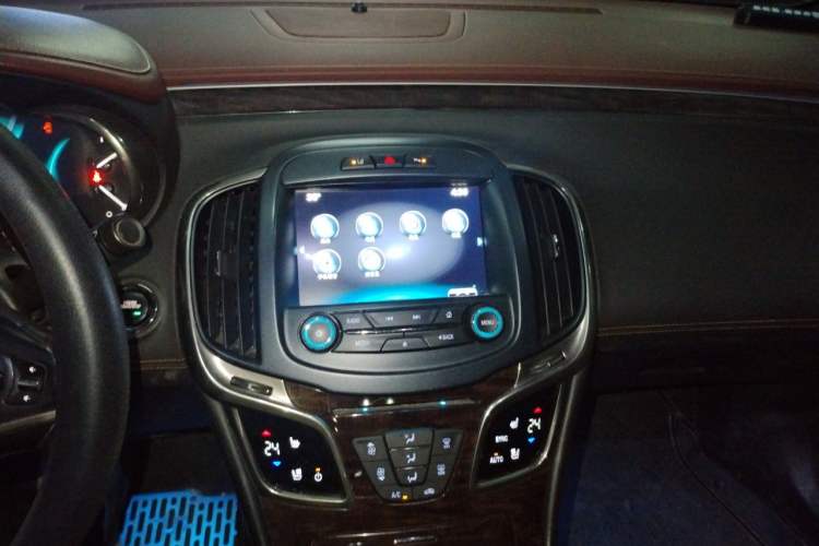 Used Buick LaCrosse 2013 2.0T SIDI Smart Luxury Flagship Edition Audio And AC Panel