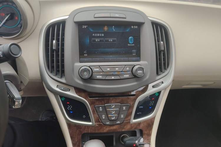 Used Buick LaCrosse 2013 2.4L SIDI Leading Comfort Version Audio And AC Panel