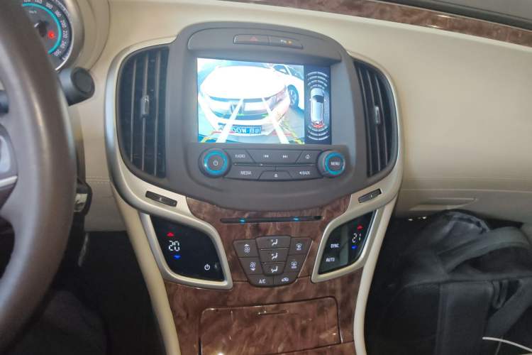 Used Buick LaCrosse 2013 2.4L SIDI Leading Comfort Version Audio And AC Panel