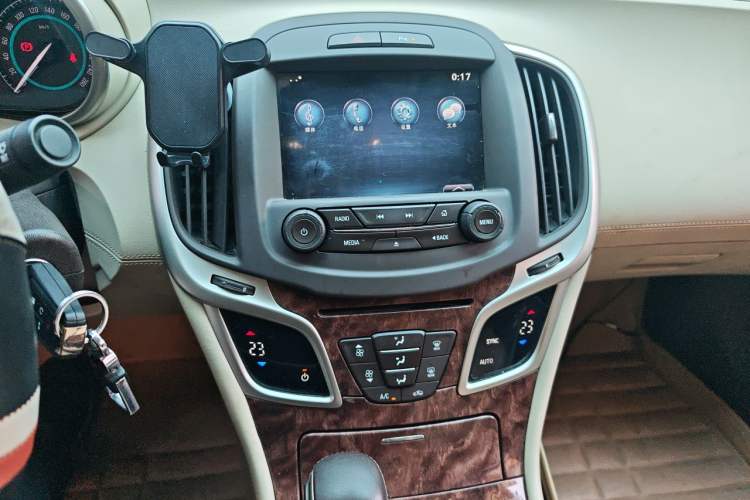 Used Buick LaCrosse 2013 2.4L SIDI Leading Comfort Version Audio And AC Panel