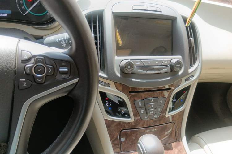 Used Buick LaCrosse 2013 2.4L SIDI Leading Comfort Version Audio And AC Panel