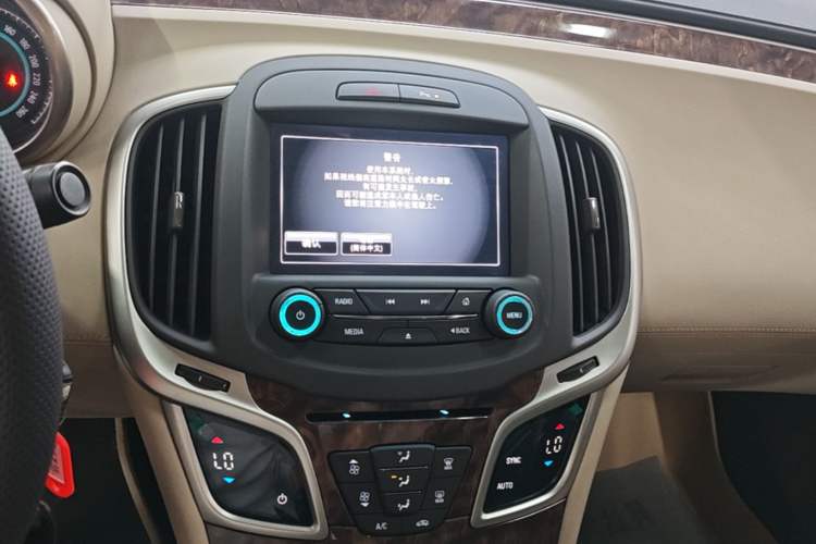 Used Buick LaCrosse 2013 2.4L SIDI Leading Comfort Version Audio And AC Panel