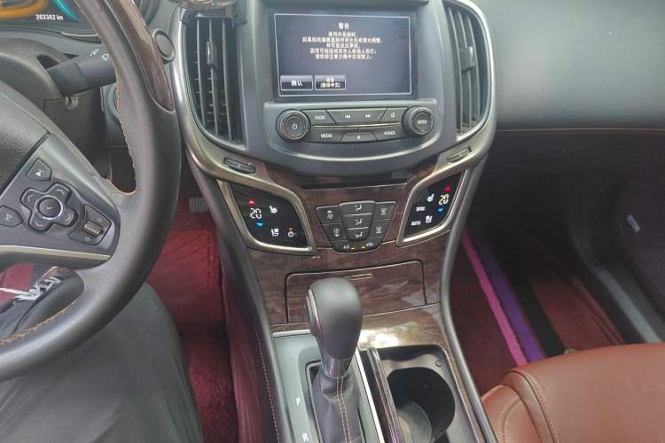 Used Buick LaCrosse 2013 2.4L SIDI Luxury Comfort Edition Audio And AC Panel