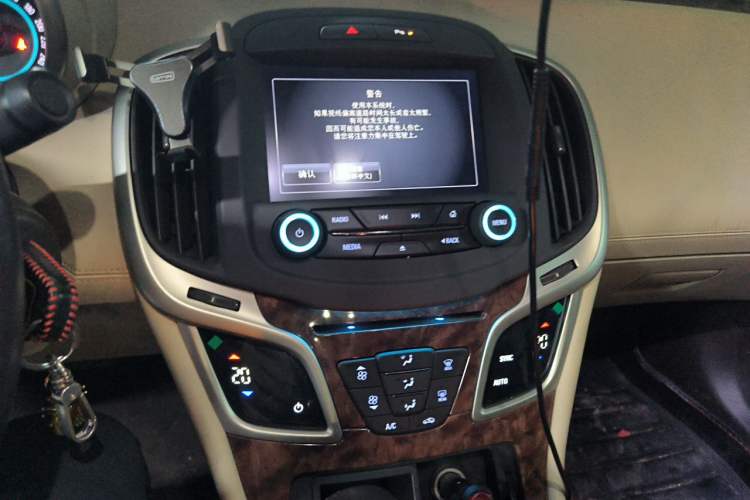 Used Buick LaCrosse 2013 2.4L SIDI Leading Comfort Version Audio And AC Panel