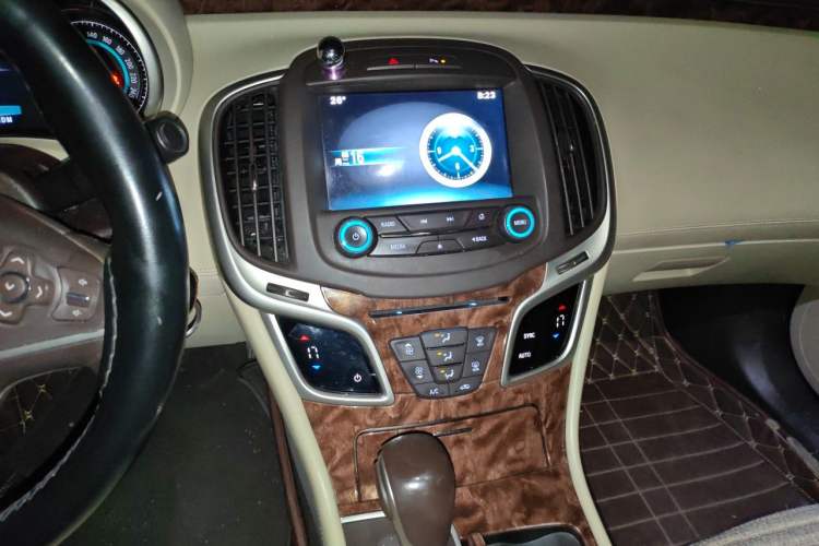 Used Buick LaCrosse 2013 2.4L SIDI Leading Comfort Version Audio And AC Panel