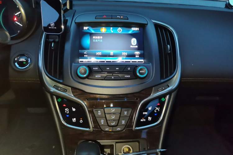 Used Buick LaCrosse 2013 2.4L SIDI Luxury Comfort Edition Audio And AC Panel