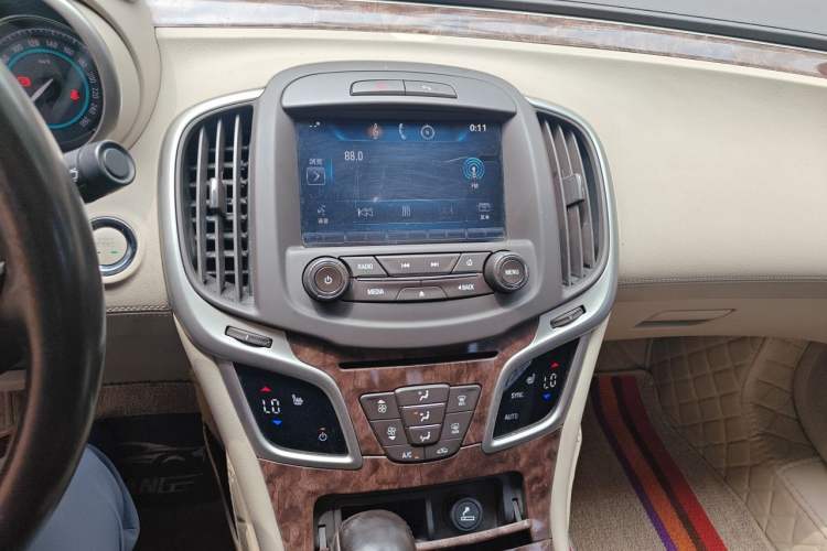 Used Buick LaCrosse 2013 2.4L SIDI Elite Comfort Version Audio And AC Panel