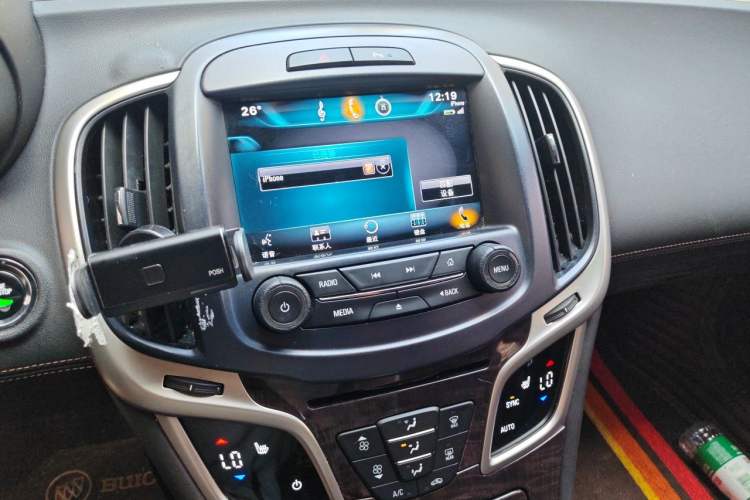 Used Buick LaCrosse 2013 2.4L SIDI Leading Comfort Version Audio And AC Panel