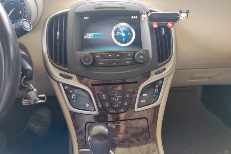 Used Buick LaCrosse 2013 2.4L SIDI Leading Comfort Version Audio And AC Panel