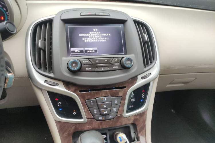 Used Buick LaCrosse 2013 2.4L SIDI Leading Comfort Version Audio And AC Panel