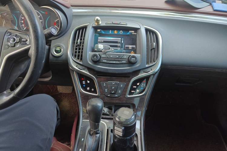 Used Buick LaCrosse 2013 2.0T SIDI Smart Luxury Flagship Edition Audio And AC Panel