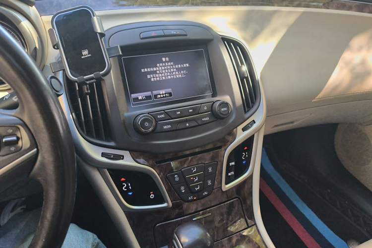 Used Buick LaCrosse 2013 2.4L SIDI Leading Comfort Version Audio And AC Panel
