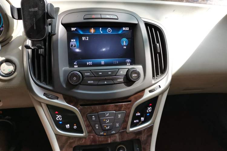 Used Buick LaCrosse 2013 2.4L SIDI Elite Comfort Version Audio And AC Panel