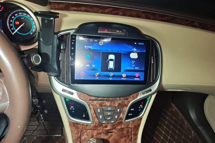 Used Buick LaCrosse 2013 2.4L SIDI Leading Comfort Version Audio And AC Panel