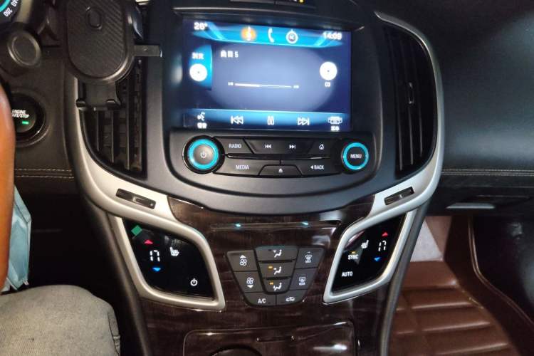 Used Buick LaCrosse 2013 2.4L SIDI Elite Comfort Version Audio And AC Panel