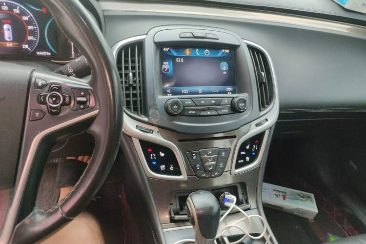 Used Buick LaCrosse 2013 2.0T SIDI Smart Luxury Flagship Edition Audio And AC Panel