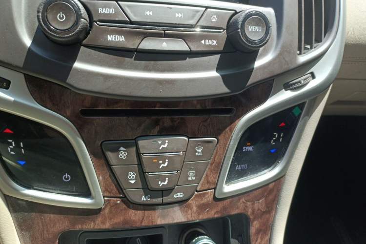 Used Buick LaCrosse 2013 2.4L SIDI Leading Comfort Version Audio And AC Panel