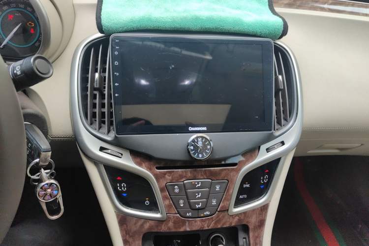 Used Buick LaCrosse 2013 2.4L SIDI Leading Comfort Version Audio And AC Panel