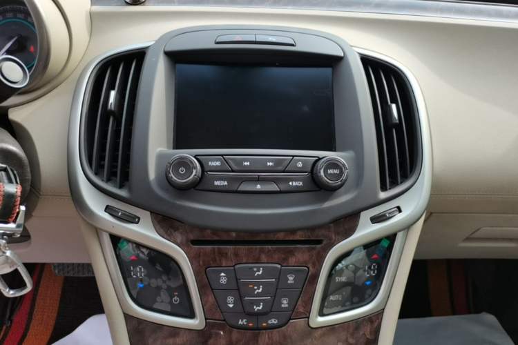 Used Buick LaCrosse 2013 2.4L SIDI Leading Comfort Version Audio And AC Panel