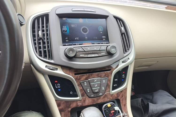 Used Buick LaCrosse 2013 2.4L SIDI Leading Comfort Version Audio And AC Panel