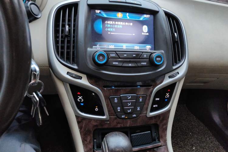 Used Buick LaCrosse 2013 2.4L SIDI Leading Comfort Version Audio And AC Panel