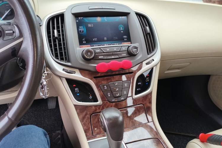 Used Buick LaCrosse 2013 2.4L SIDI Leading Comfort Version Audio And AC Panel