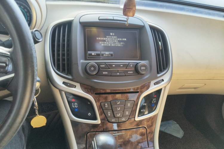 Used Buick LaCrosse 2013 2.4L SIDI Leading Comfort Version Audio And AC Panel