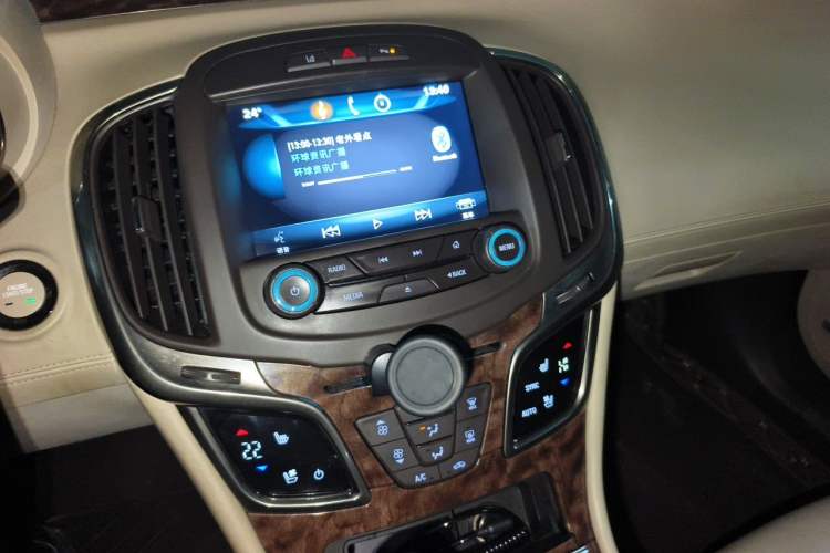 Used Buick LaCrosse 2013 3.0L SIDI V6 Smart Luxury Flagship Model Audio And AC Panel