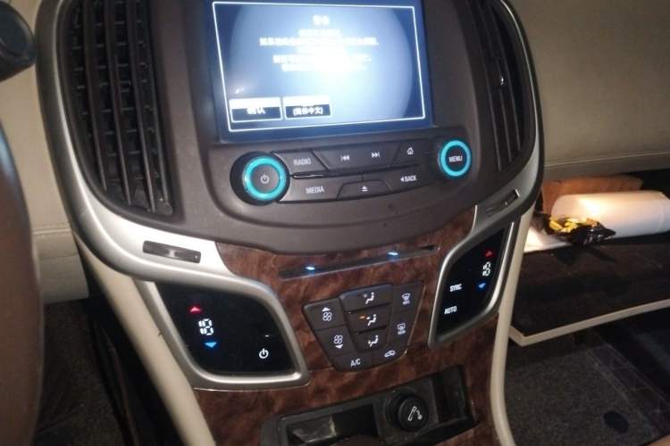 Used Buick LaCrosse 2013 2.4L SIDI Leading Comfort Version Audio And AC Panel