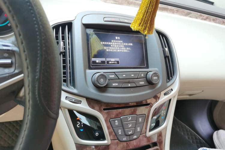 Used Buick LaCrosse 2013 2.4L SIDI Leading Comfort Version Audio And AC Panel