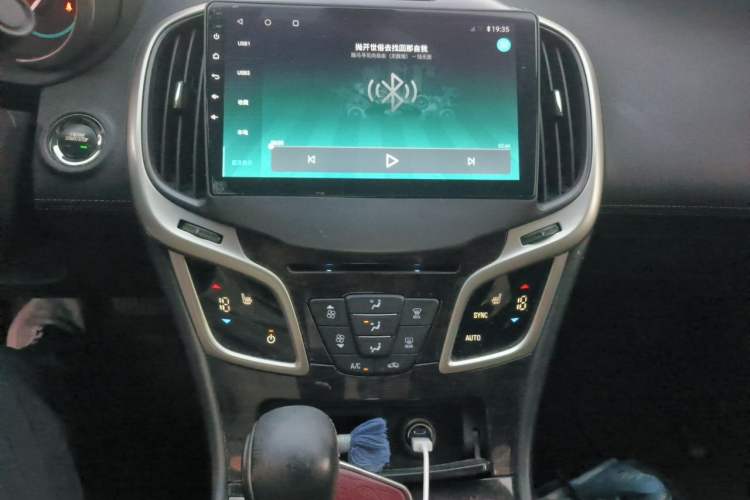 Used Buick LaCrosse 2013 2.4L SIDI Elite Comfort Version Audio And AC Panel