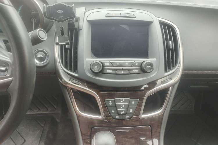 Used Buick LaCrosse 2013 2.4L SIDI Luxury Comfort Edition Audio And AC Panel
