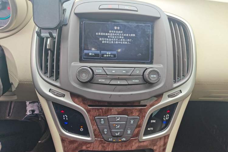 Used Buick LaCrosse 2013 2.4L SIDI Leading Comfort Version Audio And AC Panel