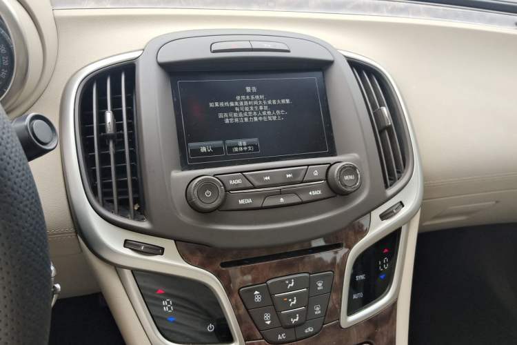 Used Buick LaCrosse 2013 2.4L SIDI Leading Comfort Version Audio And AC Panel
