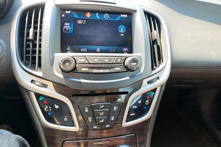 Used Buick LaCrosse 2013 2.4L SIDI Luxury Comfort Edition Audio And AC Panel
