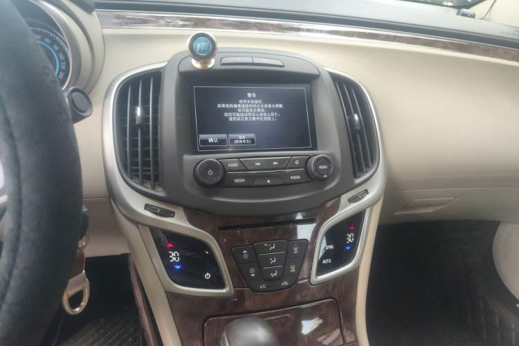 Used Buick LaCrosse 2013 2.4L SIDI Leading Comfort Version Audio And AC Panel