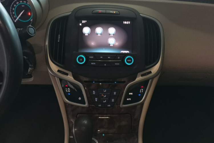Used Buick LaCrosse 2013 2.4L SIDI Leading Comfort Version Audio And AC Panel