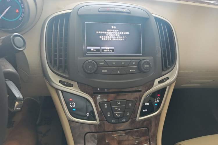 Used Buick LaCrosse 2013 2.4L SIDI Leading Comfort Version Audio And AC Panel