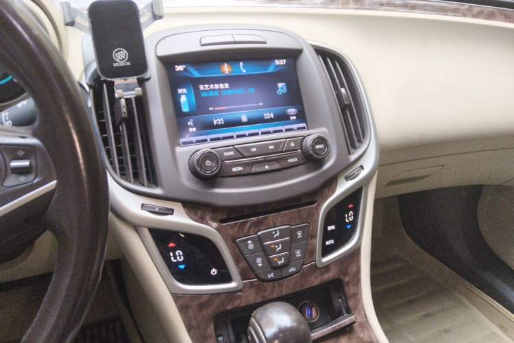 Used Buick LaCrosse 2013 2.4L SIDI Leading Comfort Version Audio And AC Panel