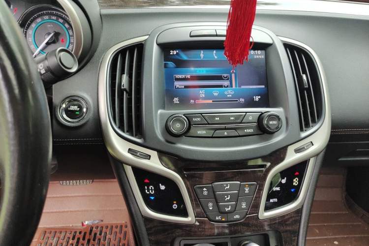 Used Buick LaCrosse 2013 2.0T SIDI Elite Tech Version Audio And AC Panel