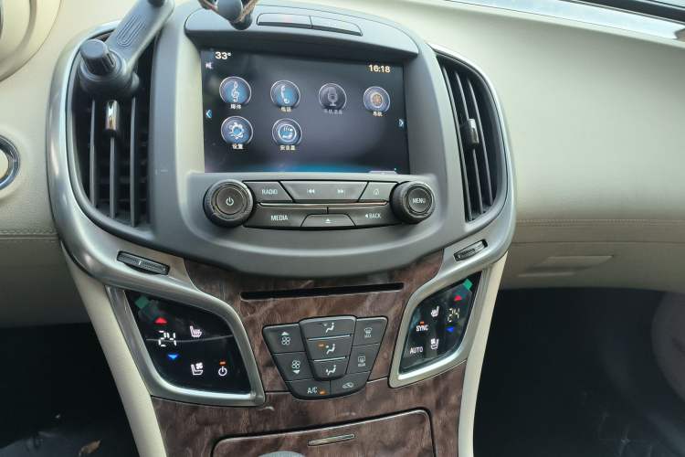 Used Buick LaCrosse 2013 2.4L SIDI Luxury Comfort Edition Audio And AC Panel