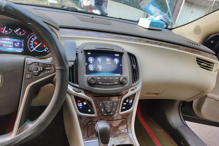 Used Buick LaCrosse 2013 2.4L SIDI Leading Comfort Version Audio And AC Panel