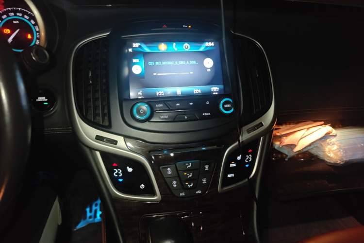 Used Buick LaCrosse 2013 2.4L SIDI Leading Comfort Version Audio And AC Panel