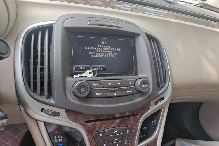 Used Buick LaCrosse 2013 2.4L SIDI Leading Comfort Version Audio And AC Panel
