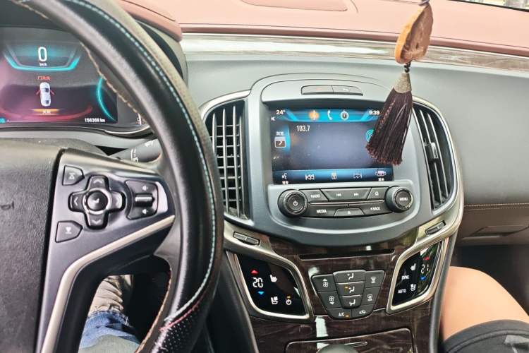 Used Buick LaCrosse 2013 2.4L SIDI Luxury Comfort Edition Audio And AC Panel