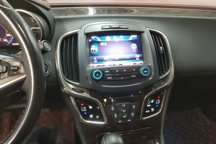 Used Buick LaCrosse 2013 3.0L SIDI V6 Smart Luxury Flagship Model Audio And AC Panel